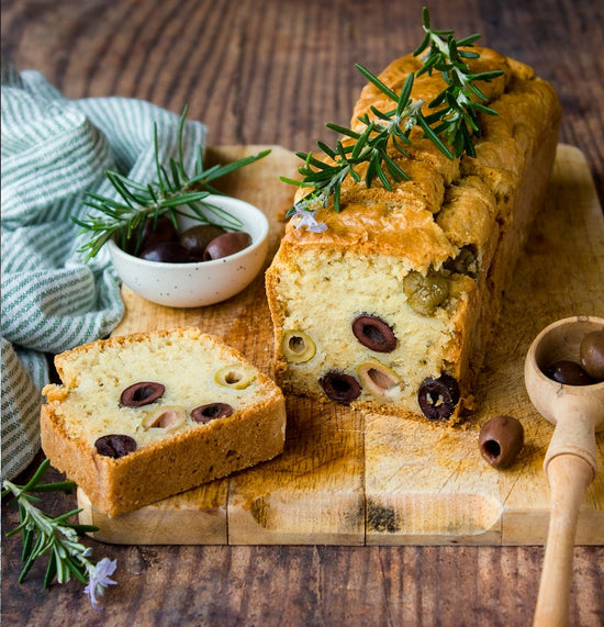 Cake aux olive et au romarin à la gomme d'acacia pour plus de moelleux